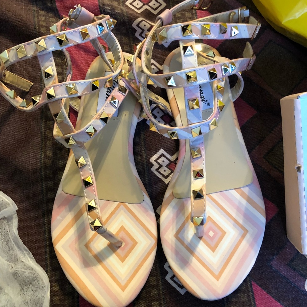 Flats sandals